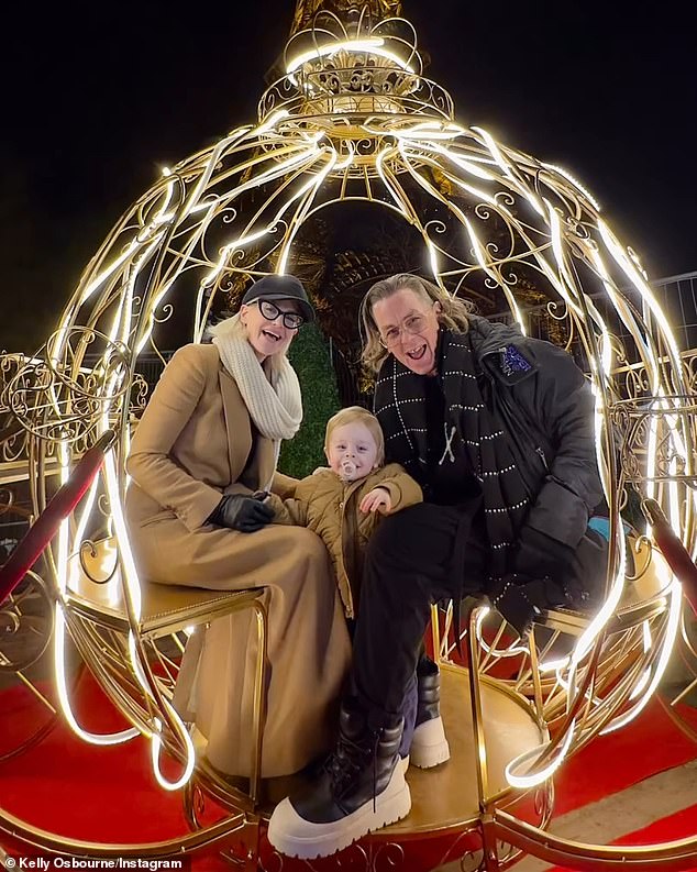 Plavokosa voditeljica i 48-godišnji Slipknot Turntablist (R, na slici 14. prosinca) počeli su se družiti 2022. godine nakon što je prvotno sastanak na Ozzfestu iz 1999. godine, kada je imao 14 godina, a on 22 godine