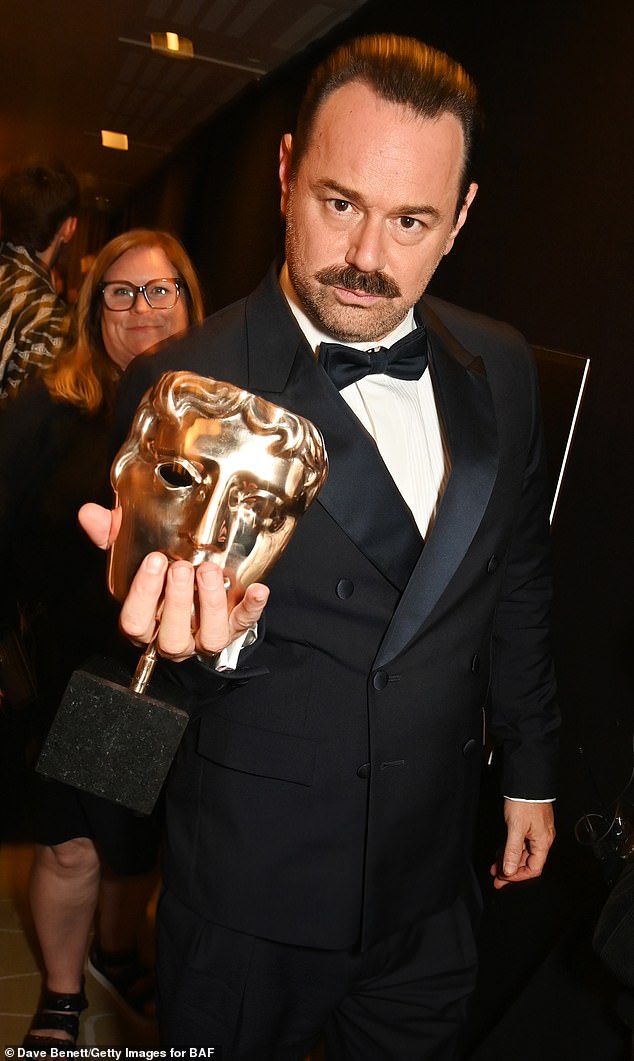 U razgovoru s MailOnline na televizijskim nagradama u nedjelju navečer, glumac je otkrio da je imao Polo lekcije zbog kojih je ostavio stražnju stranu osjećajući se 