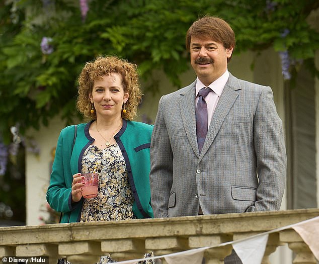 Danny se igra oženio Freddiejem Jonesom u Disney+ Hit, ali njegov se lik zaljubljuje u Lizzie Vereker, koju glumi Katherine Parkinson