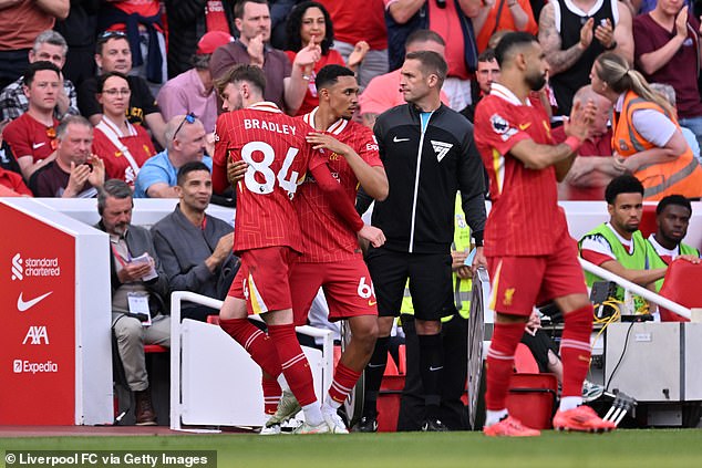 Alexander-Arnolda glasno je zadivila publika Anfield nakon što je zamijenio Conora Bradleyja u Liverpoolovom izvlačenju 2-2 s Arsenalom