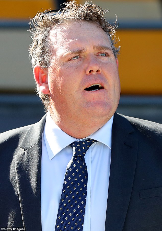 Dolazi kako je Smithova 13 -mjesečna zabrana iz sporta - nakon što su on i jedan od njegovih konja pozitivno testirali zabranjenu drogu - privukao se blizu