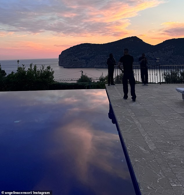 Objavila je i fotografiju pogleda iz dvorca na kojoj su u pozadini predstavili Kanye, Sneaco i još jedan mužjak