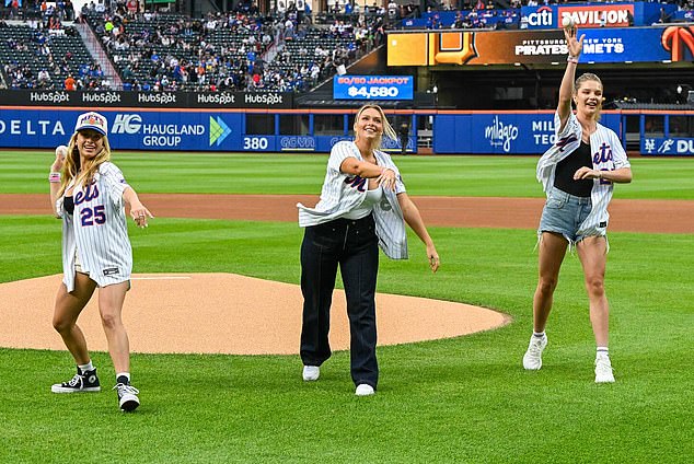 Pohl (L), Kostek (centar) i Thumann (R) izbacili su prvi teren na Citi Field