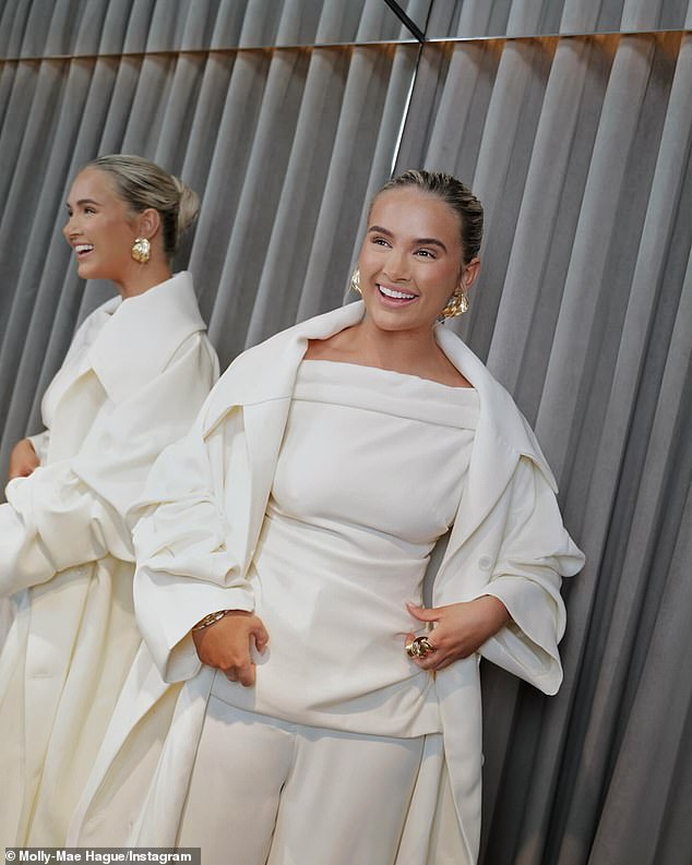 Molly, koja je prvu sezonu iza toga proslavila premijerom filma u Londonu, zadirkivala je da bi druga serija mogla biti u radovima na Instagramu, pitajući svoje sljedbenike: