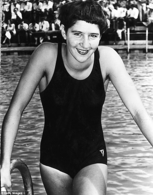 Trostruki olimpijac, star 87 godina, osvojio je zlatne medalje kao plivač na 100 m slobodnih stilova na ljetnim igrama 1956, 1960 i 1964