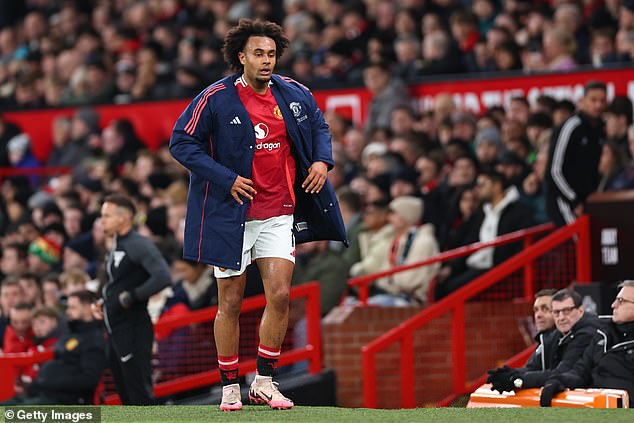Išao je ravno niz tunel nakon što su United navijači razveselili svoju zamjenu protiv Newcastlea