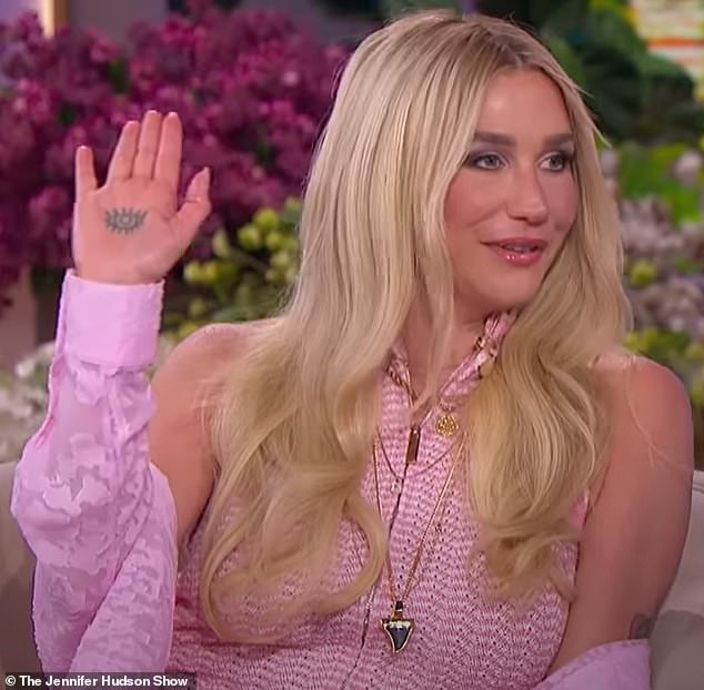 Kesha je uzbuđeno podijelila da je bila dodatna u Dreamgirls, film iz 2006. koji je katapultirao Jennifer do zvijezde i osvojio joj nagradu Akademije