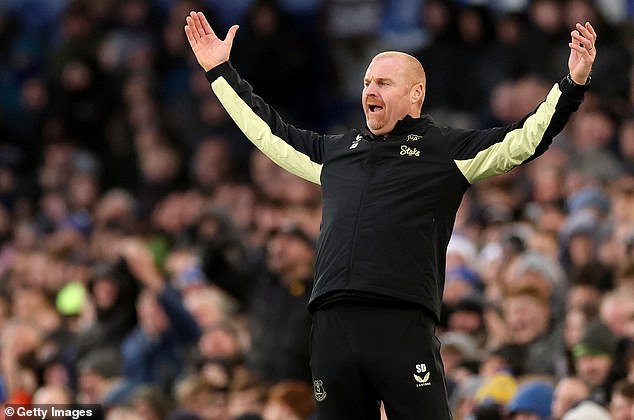 Dyche, prikazan ovdje u prosincu prije otpuštanja Evertona, ciljao je Ruben Amorim