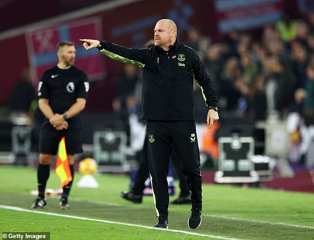 Dyche vjeruje da bi se pritisak mogao povećati na šefa Manchester Uniteda početkom sljedećeg mandata