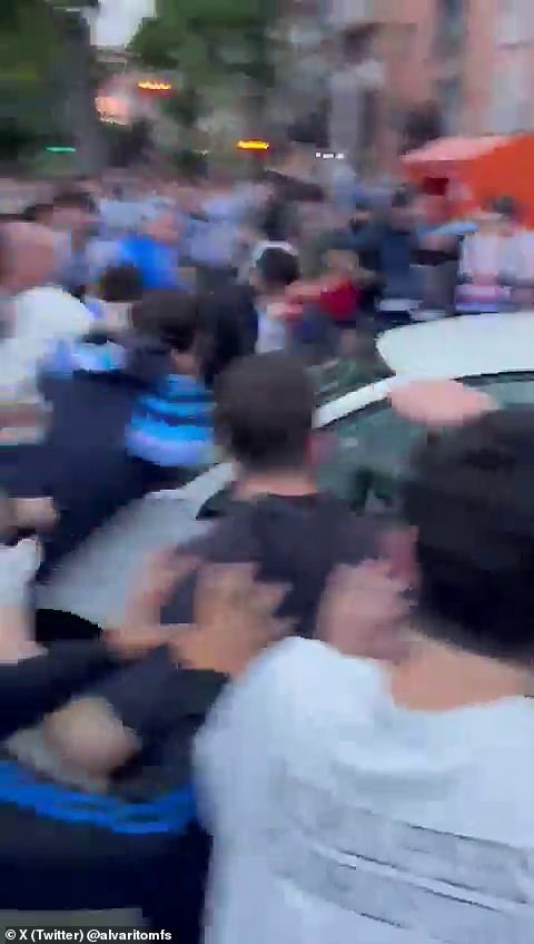 Bijeli se automobil uvukao u pristaše Espanyola dok su se okupljali kako bi pričekali timski autobus