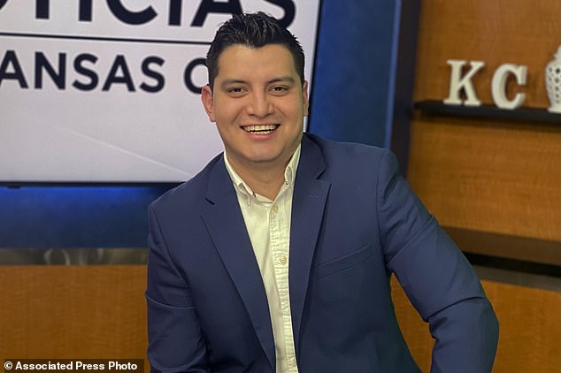Colbert je bio na uslovnoj kazni kada ju je policija uhitila zbog navodnog krađe mobitela i bankovnih karata Adana Manzana (na slici), 27-godišnjeg novinara i televizijskog sidra sa sjedištem u Kansas Cityju, Missouri