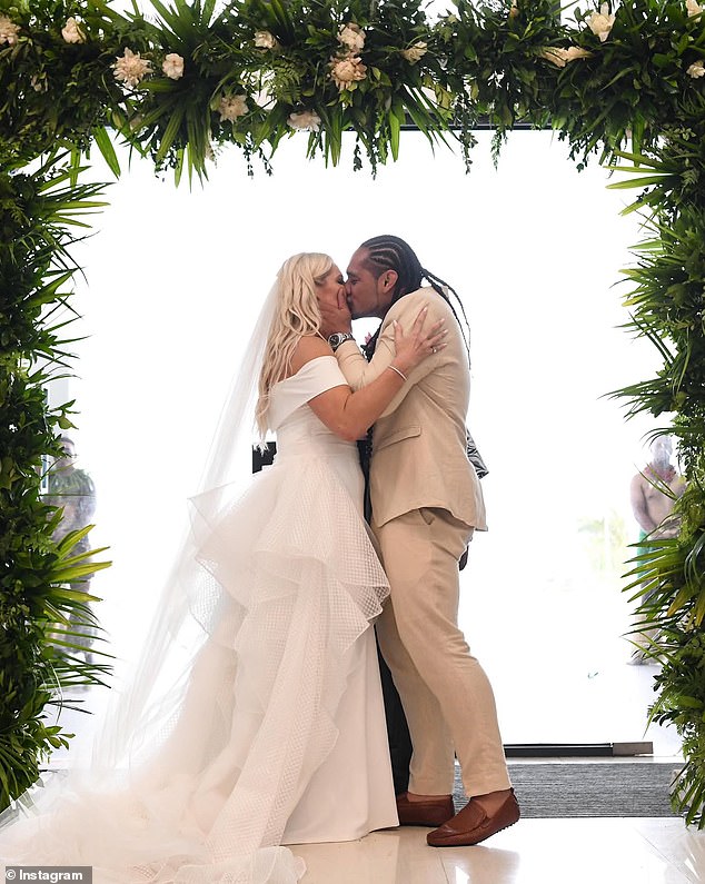 Iako Taupau vjerojatno neće biti otpušten, on je isključen u ugovoru u Broncosu i predstavio se samo jednom ove sezone