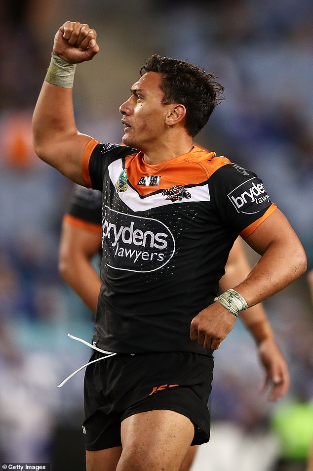 Elijah Taylor igrala je pod Maguireom u Wests Tigersu i rekla da su sjednice duge i naporne, držeći igrače dalje od svojih obitelji