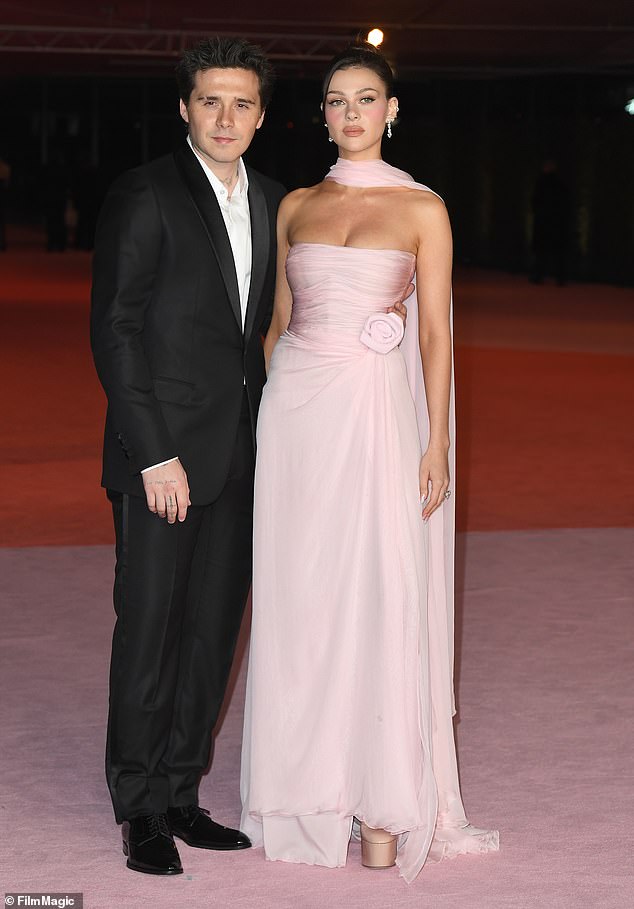 Obitelj Beckham bila je u središtu svađe koja je s jedne strane naletjela na Brooklyn, 26, i njegovu suprugu Nicola, 30, i ostatak obitelji s druge (na slici 2023.)