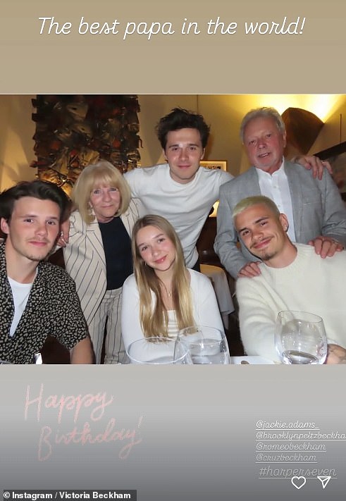 Victoria je ranije podijelila niz slatkih obiteljskih slika dok je Tony u nedjelju navršio 78 godina, a Brooklyn je primjetno predstavio jedan od pucanja unatoč sve većim napetostima u obitelji