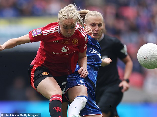 Holders United preuzeo je Chelsea na Wembleyju u nedjelju kako bi zadržao naslov koji je osvojio ovaj put prošle godine