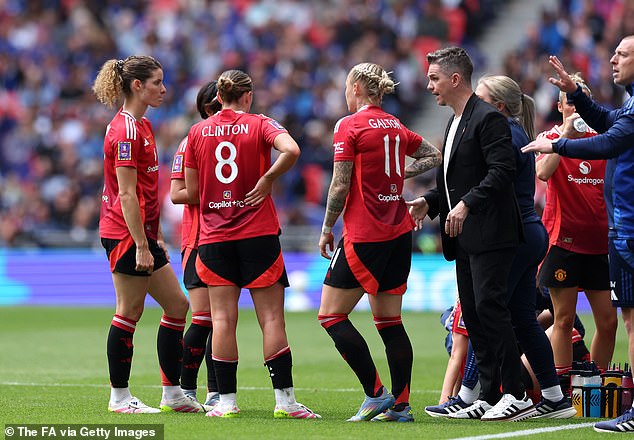 Ženski tim premješten je iz svojih objekata u privremeni smještaj kako bi napravio mjesto za mušku stranu