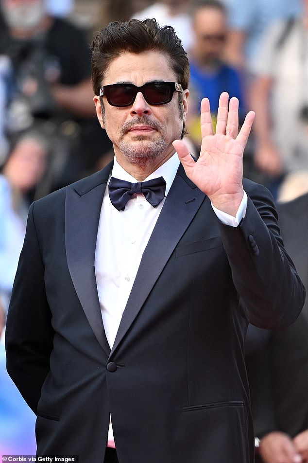 Benicio del Toro izgledao je pametno u svom crnom odijelu