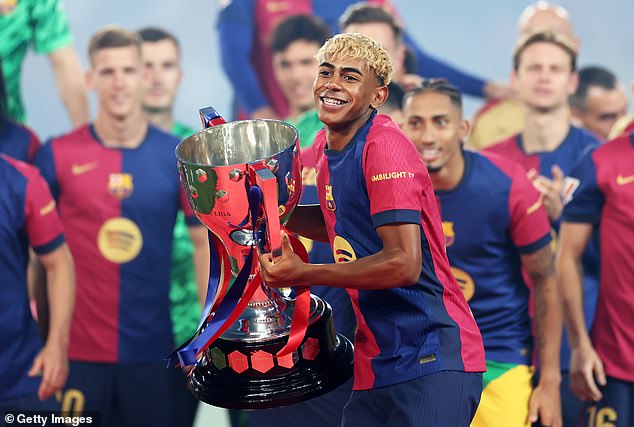 Barca Wonderkid Lamine Yamal drugi put je podigao trofej prije nego što je navršio 18 godina