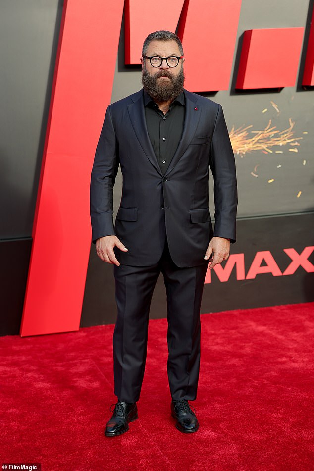 Nick Offerman smanjio je figuru dapera za premijeru