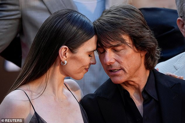 Smatralo se da su ko-zvijezde bile romantično uključene prije njezine veze i naknadnog angažmana za glazbeni producent Ned Wolfgang Kelly