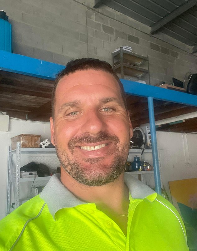 Povukao bi se 2015. godine, nakon što se Footy zvijezda preselila u Ujedinjeno Kraljevstvo kako bi igrala za Castleford i Hull