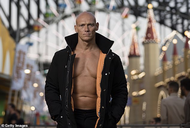 Daleko je krik od obično čistog obrijanog lica (na slici)