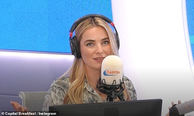 Voditeljica Sian Welby pitala je je li još uvijek u Baselu i može li nastaviti tražiti poseban prsten, ali Holly-Ann je odgovorila: 'Ne, ja sam u svojoj kući. Morao sam se oprostiti od nje. Samo sam blesava '