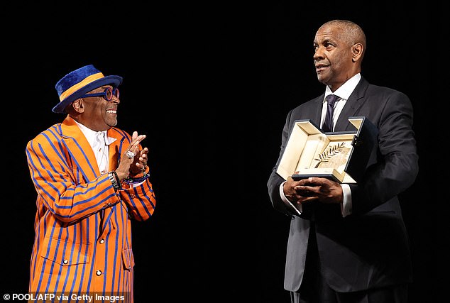 Kasnije je Washington bio iznenađen počasnom Palme d'Or nagradom na filmskom festivalu (na slici desno sa Spikeom Leejem, lijevo)