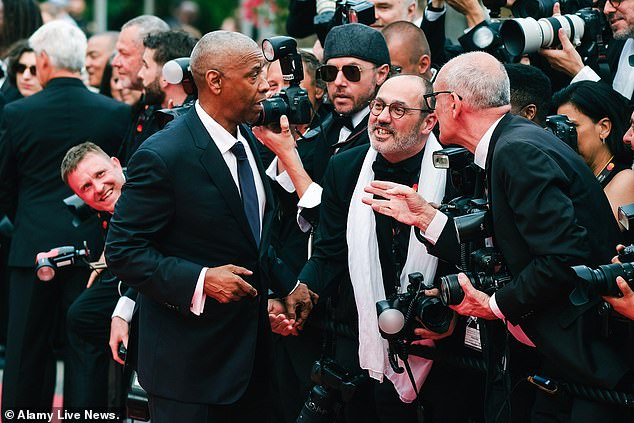 Zvijezda se suočila sa zidom fotografa, ali je ostala bijesna