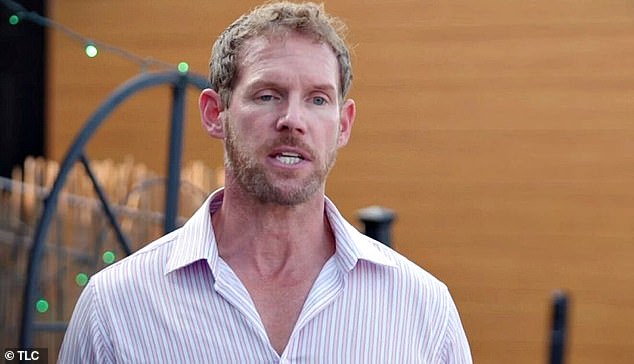 U vrijeme kada se Ben pojavio u showu, gledatelji su sumnjali da će se on i Mahogony ikada sresti, jer su fanovi navodno osjećali da ga je netko možda mačila tijekom njihovih internetskih interakcija