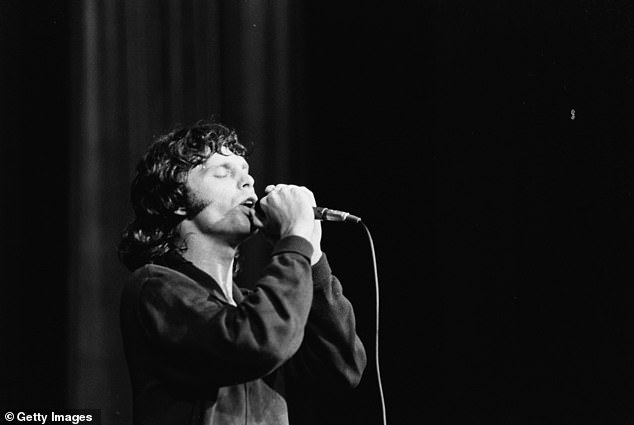 Kip je u početku izradio hrvatski umjetnik Mladen Mikulin 1981. godine, u znak obilježavanja 10. godišnjice tajanstvenog prolaska My Fire Singer -a u dobi od 27 godina.