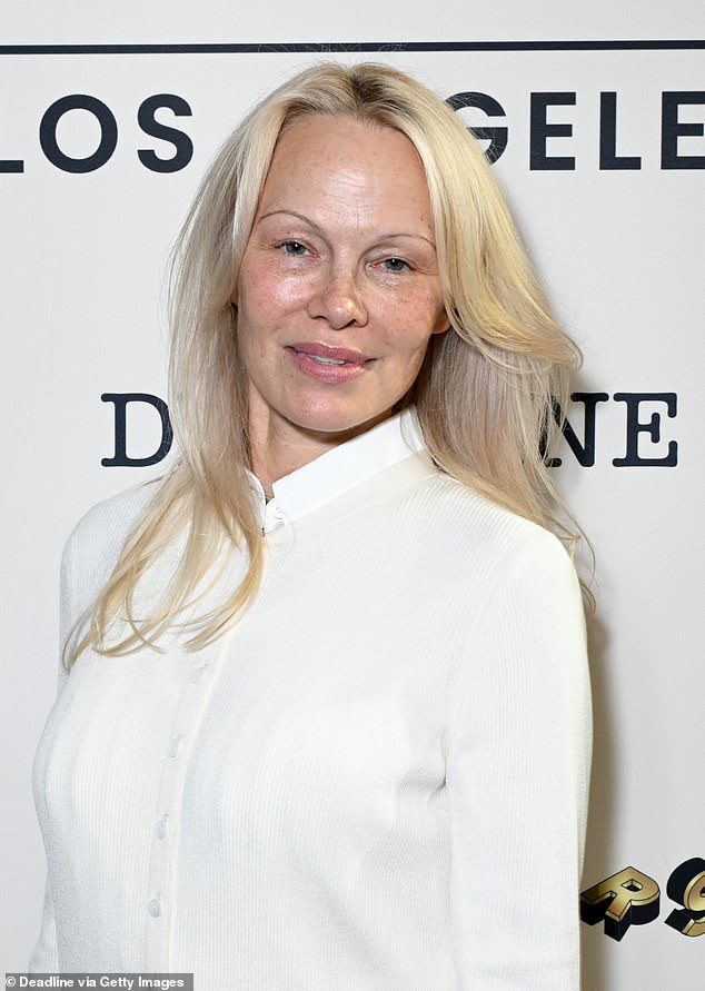 Izvor je rekao DailyMail.com početkom ove godine da je Pamela oduševljena što joj 'aplaudira svojim toniranim izgledom'; Zvijezda viđena 2024. godine