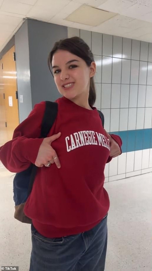 Trenutno studira na Sveučilištu Carnegie Mellon u Pennsylvaniji i često putuje u New York City kako bi provela vrijeme sa svojom mamom, s kojom ima vrlo blisku vezu