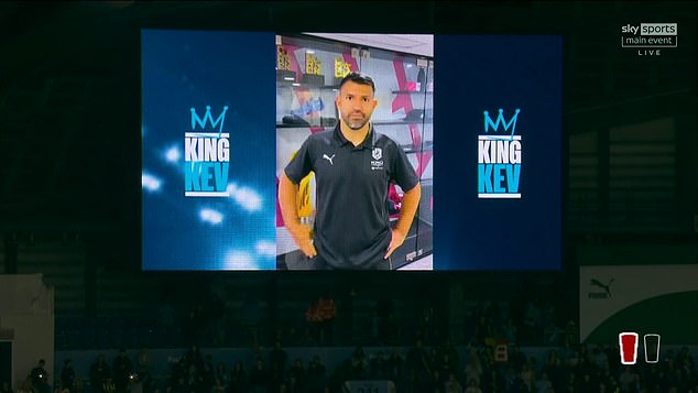 Nekoliko njegovih bivših suigrača, uključujući Sergio Aguero, poslao je poruke dobre volje