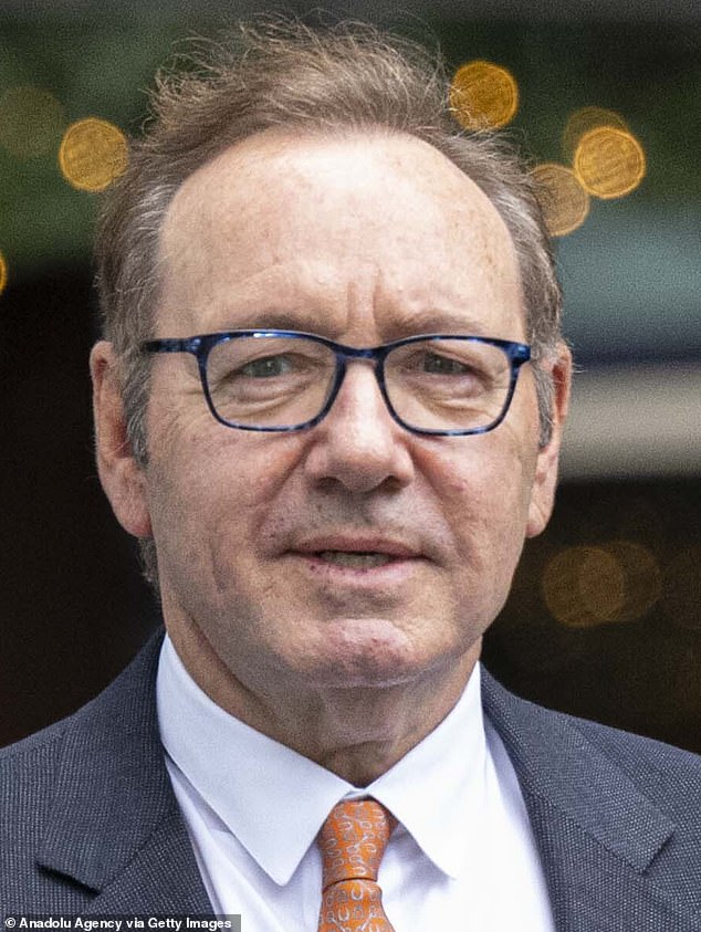 Dolazi dvije godine nakon što je glumac očišćen od optužbi za seksualno zlostavljanje protiv četvorice muškaraca tijekom suđenja u Velikoj Britaniji 2023. godine; Gledano u Londonu u srpnju 2023