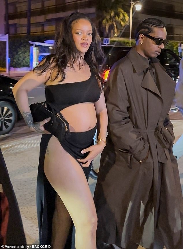 Pjevačica, 37, i reper, 36, otkrili su da očekuju svoje treće dijete zajedno na ovogodišnjoj Met Gala početkom ovog mjeseca