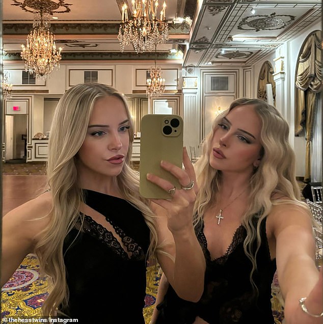 Holliday's Twin kćeri - Ashley i Kat Hess (gore) - bile su DJ na događaju 6. prosinca