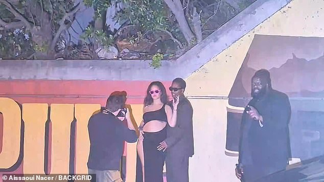 Rihanna i A $ AP pozirali su za fotografije ispod mosta tijekom večeri datuma