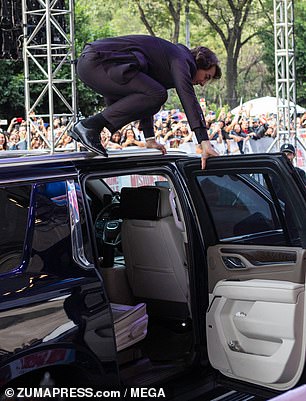 Zvijezda je dokazala da je čovjek iz stvarnog života dok je skakao iz automobila