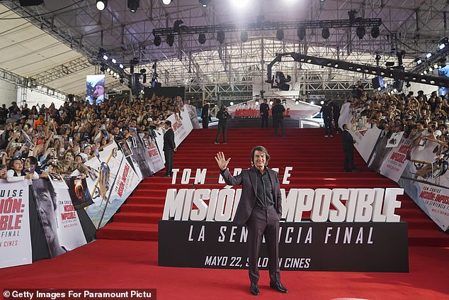 Holivudsku zvijezdu navijači su preplavili fanovi na stranu dok je došao svoj dolazak