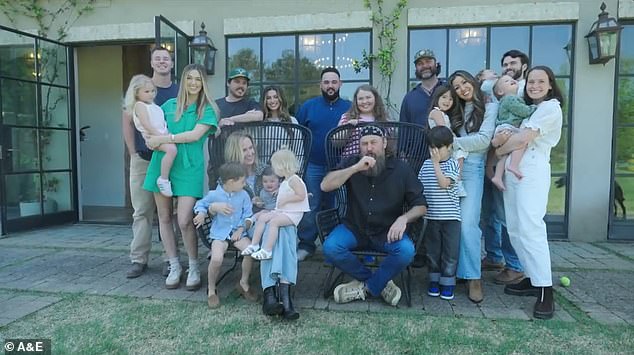 Robertson je imala samo 10 godina kad se prvi put pojavila u reality showu A&E Dynasty, koja je emitirana za 11 sezona koje su se protezale u razdoblju od 2012-2017