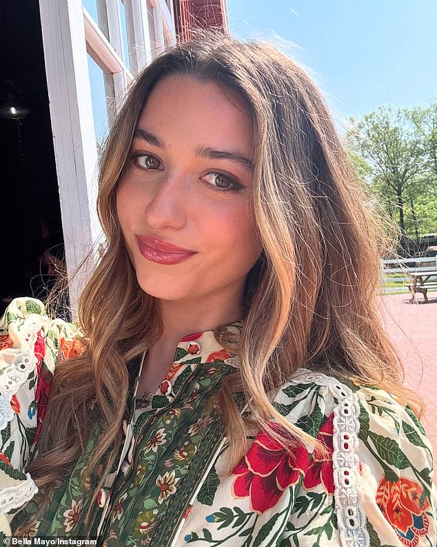 22-godišnja Nepo Baby of Duck Commander-a Willie Robertson rekla je u srijedu US Weekly: '(Kad) ljudi komentiraju o nama da imamo djecu, mi smo, mi smo, mi smo, mi smo, poput, mi smo poput, mi smo poput djece "Vjerujte mi, ne morate nas pitati"'