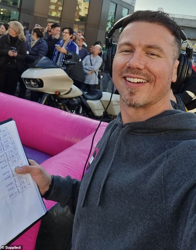 Nezadovoljni slušateljica Grace okrenula je vrtno crijevo na Kiis FM Thunderbird Street Street članu 