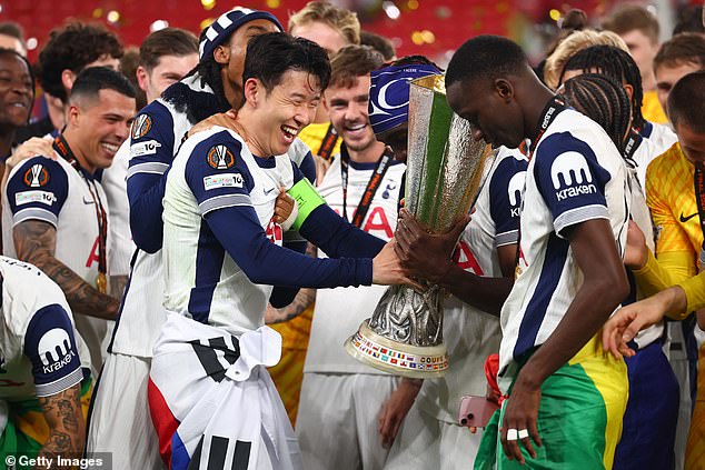 Tottenham je, u međuvremenu, pokrenuo kotače za potencijalno povećanje do 148,6 milijuna funti