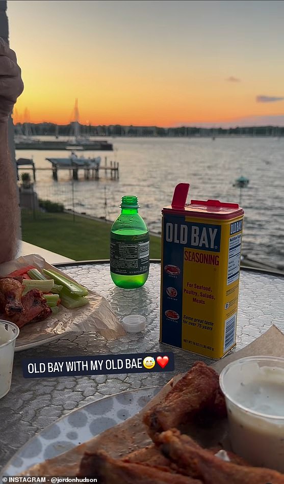 Hudson se zabavljao u svom dobnom odnosu s Belichickom na Instagramu dok je bio na sastanku