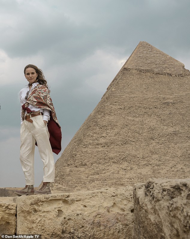 Natalie je promovirala svoju ulogu kustosa muzeja Charlotte Purdue u avanturističkom pljačkom filmu Guy Ritchie Fountain of Youth, koja premijerno prikazuje ovog petka na Apple TV+