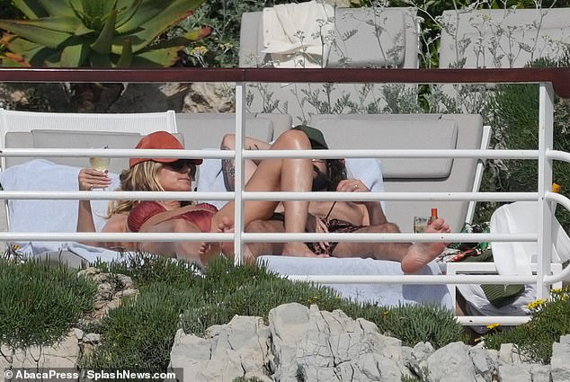 Reality TV zvijezda također je imao jednu od njenih nogu nad svojim