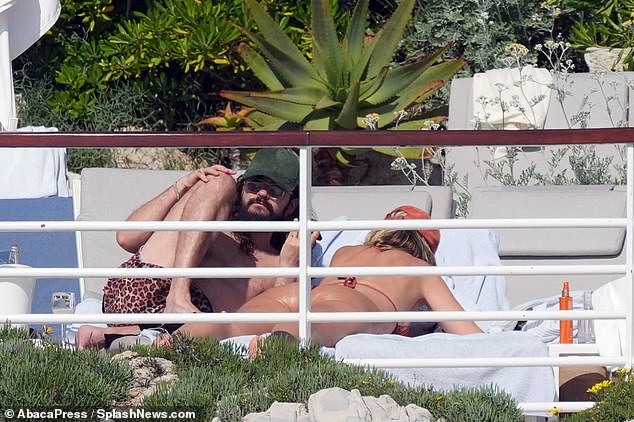 Član hotela Tokio hotela tada je sjeo nakon napornog rada