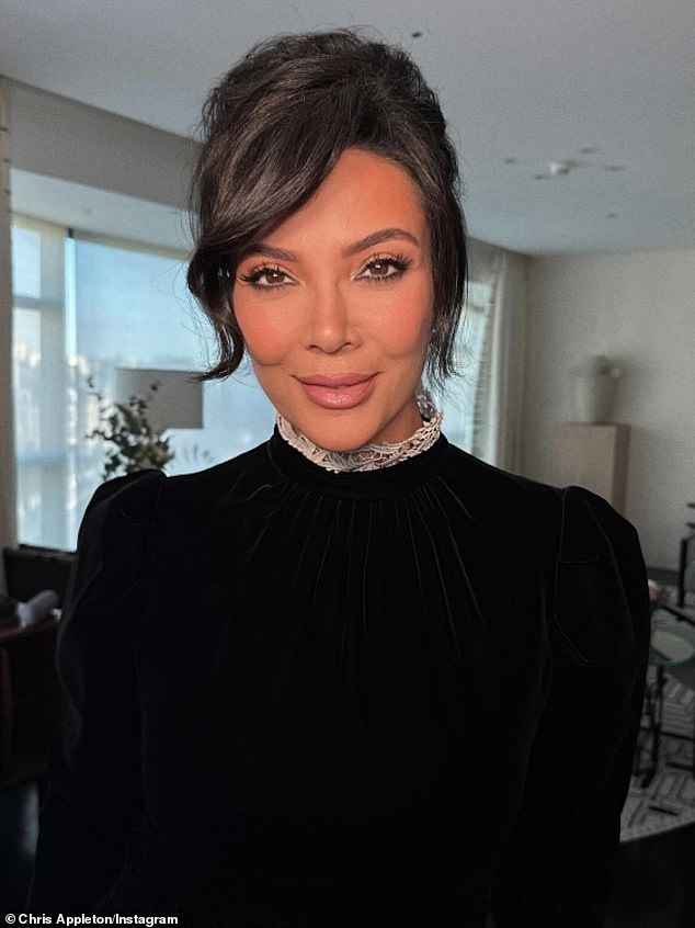 Jenner's Rep potvrdila je da je tražila stručnost dr. Stevena Levinea - poznatog kao 'facelift maestro' - kako bi joj pomogla da postigne svoj nedavni svježi izgled, navodi se na stranici Six